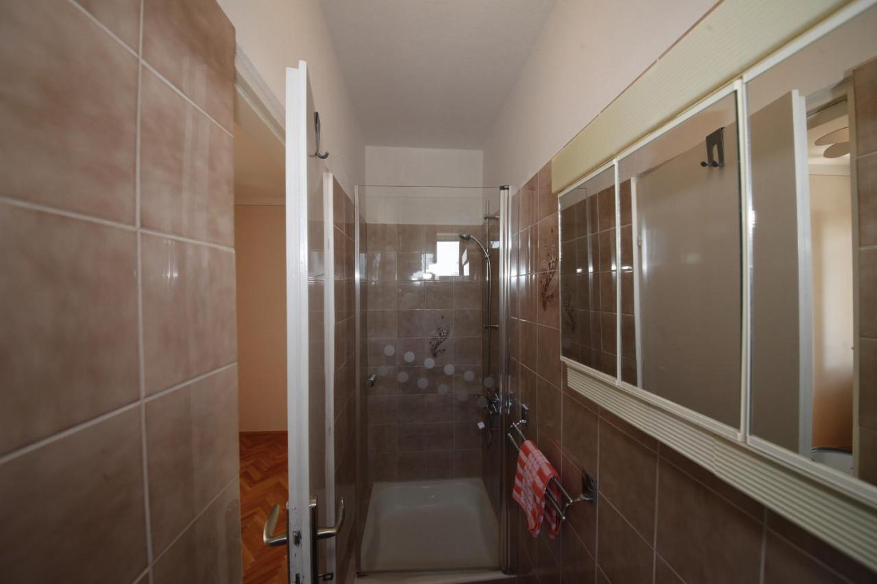 Apartments And Rooms By The Sea Banjol, Rab - 5077 Buitenkant foto